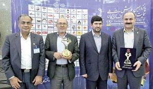 اعطای تندیس طلایی به فولاد‌ خوزستان