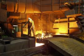 دنیا در مقابل صادرات فولاد چین